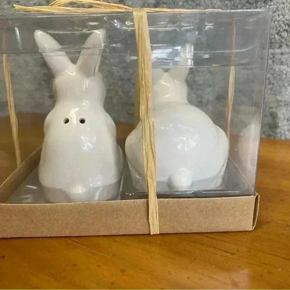 Tag Bunny‎ salt & pepper shaker set new in box - Picture 6 of 12